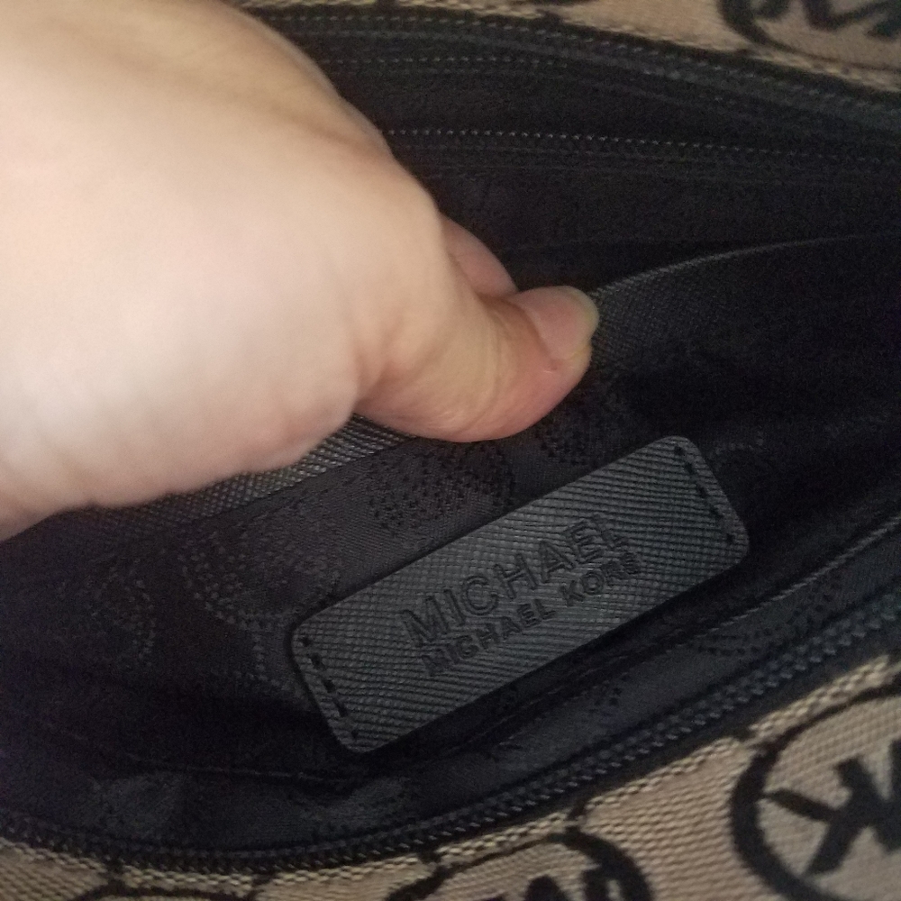 MICHAEL KORS Monogram Signature Large Pocket Crossbody Bag Black NWOT - Picture 8 of 15